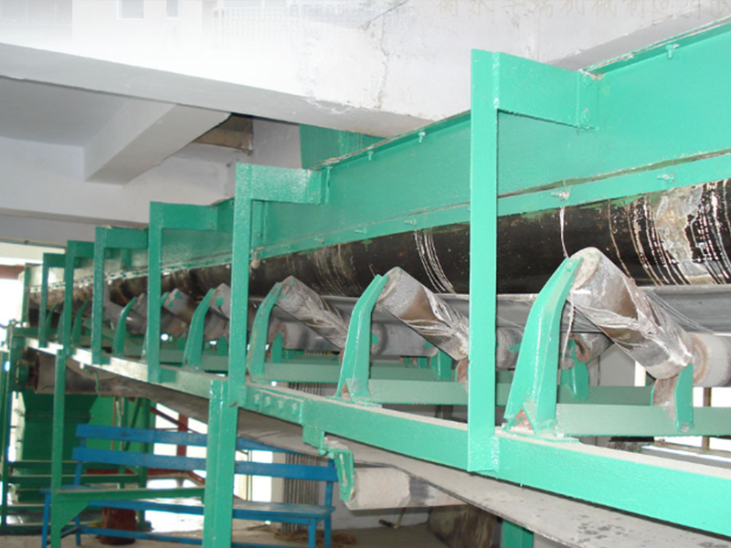 Enclosed guide chute