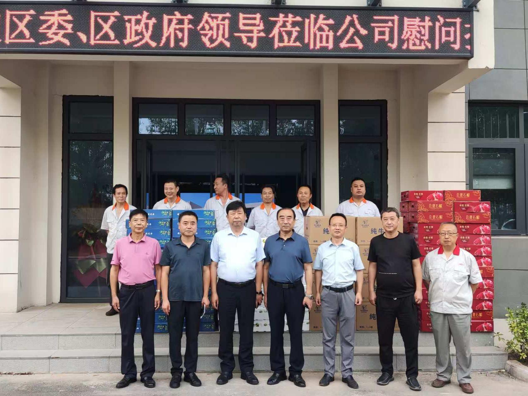 Leaders of Jintai District Committee and District People's Congress offer condolences