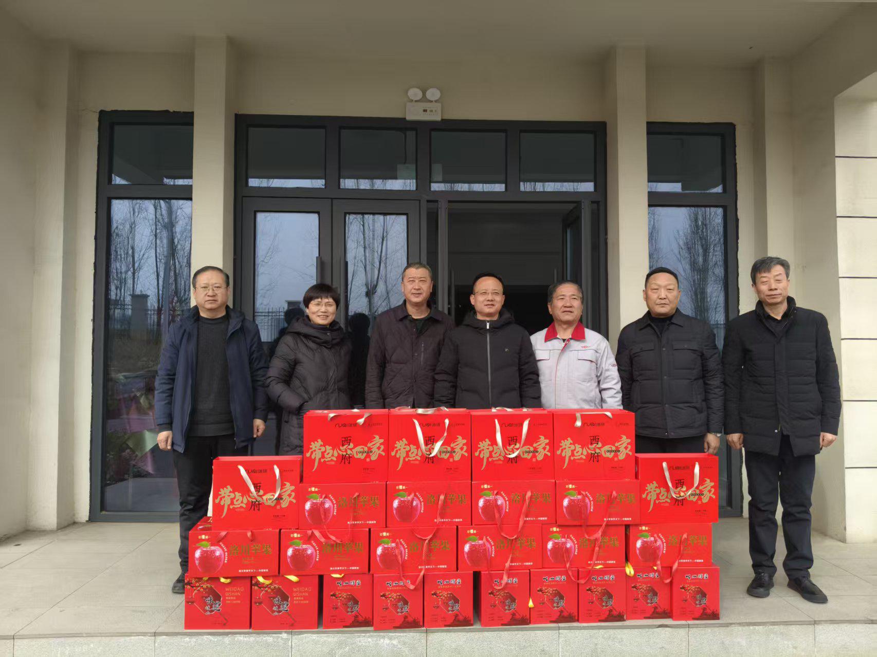 Panlong Management Committee expresses condolences before the holiday