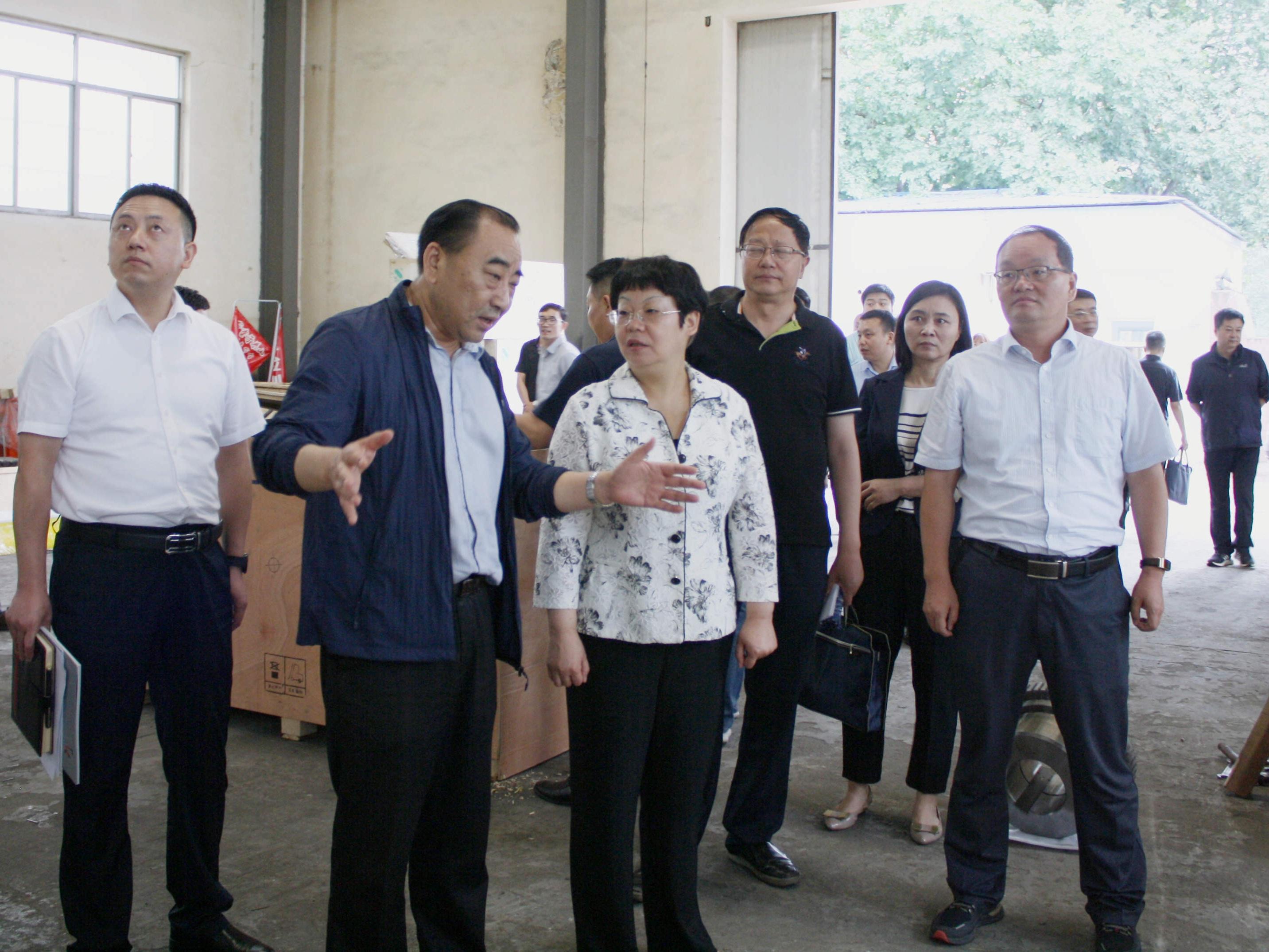 The former chairman of the Municipal Political Consultative Conference conducted research on enterprises leaving the city and entering parks