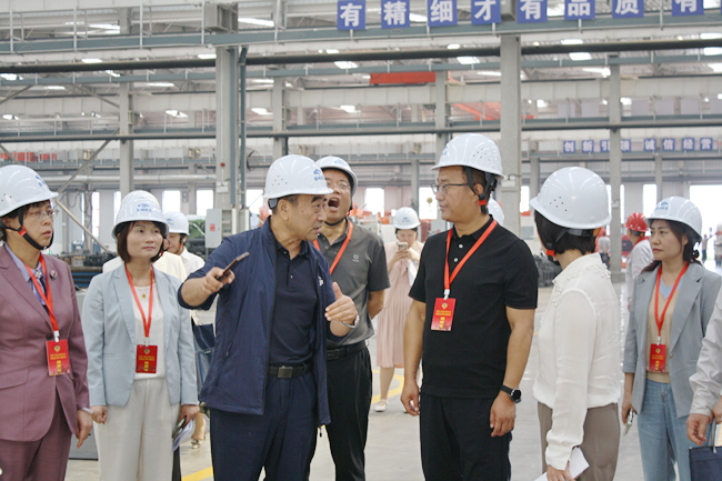 Wang Qi, Chairman of the Jintai District Political Consultative Conference, inspects the company