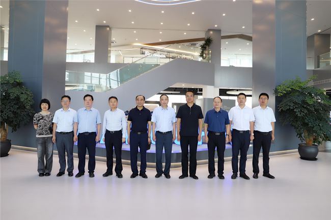 Yang Guangting, Secretary of the Municipal Party Committee, conducted a research on Hangcha Group