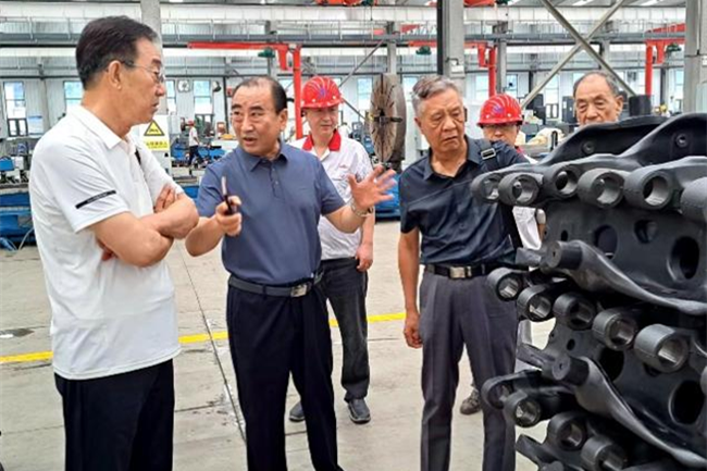 The Industrial Special Committee of the Municipal Association for Science and Technology came to the company to conduct research on enterprise technological innovation